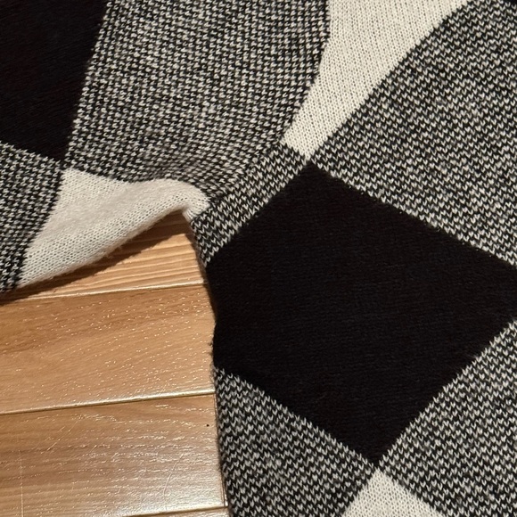 Sweater - Picture 4 of 7